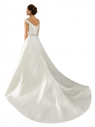 Ivoire Trapèze Épaule Dénudée Satiné Classique Robes de mariée